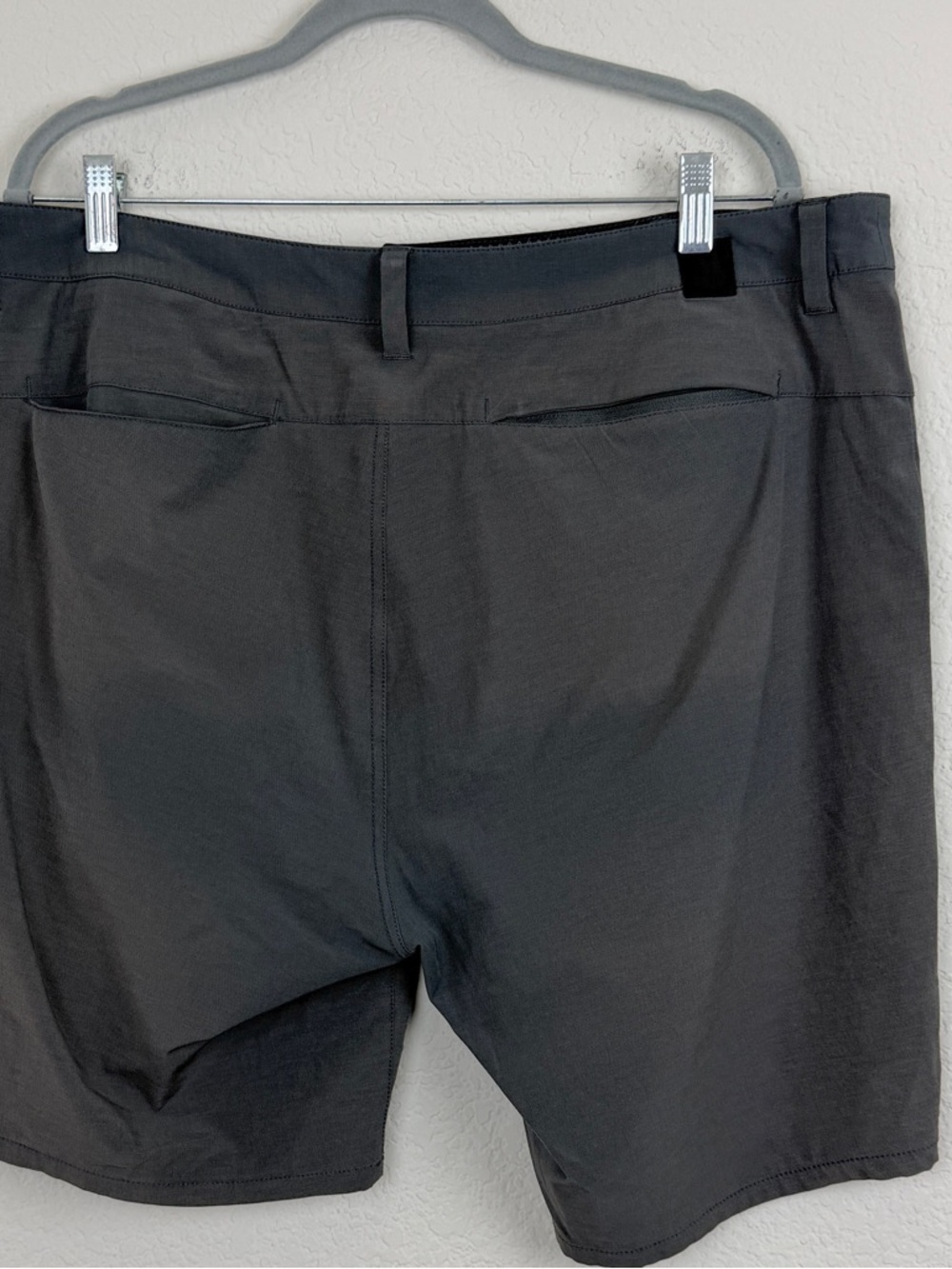 Vuori Men’s Aim Shorts 8” | 36 | Charcoal Grey - Picture 3 of 6